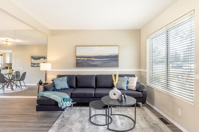 Foto del edificio - Cherry Creek Schools! Updated townhome wit...