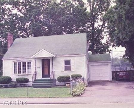 Primary Photo - 5 br, 2 bath House - 100 Bedford St