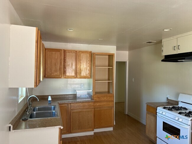 Foto del edificio - 808 Florence Rd