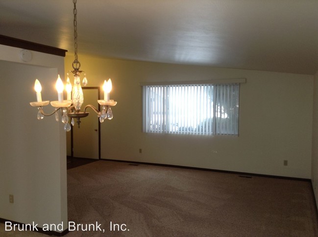 Building Photo - 5530 Lavarie Ct