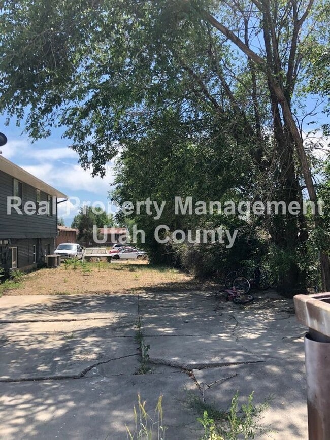 Building Photo - 1052 S Ellen Cir