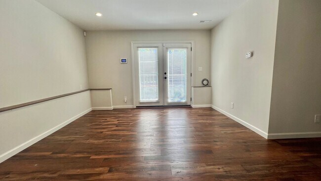 Building Photo - 696-694-29th