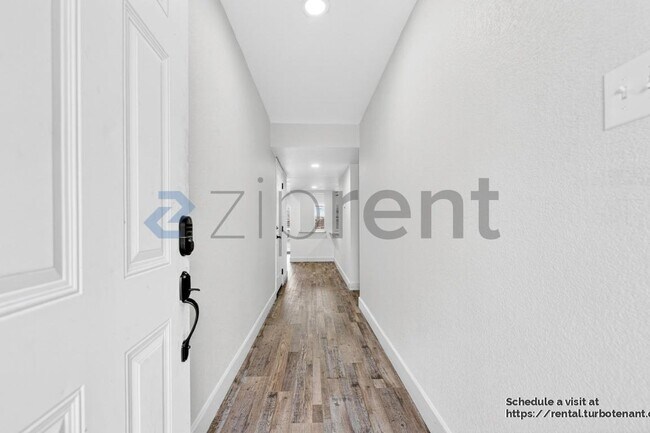 Foto del edificio - 2505 Clearwood Dr