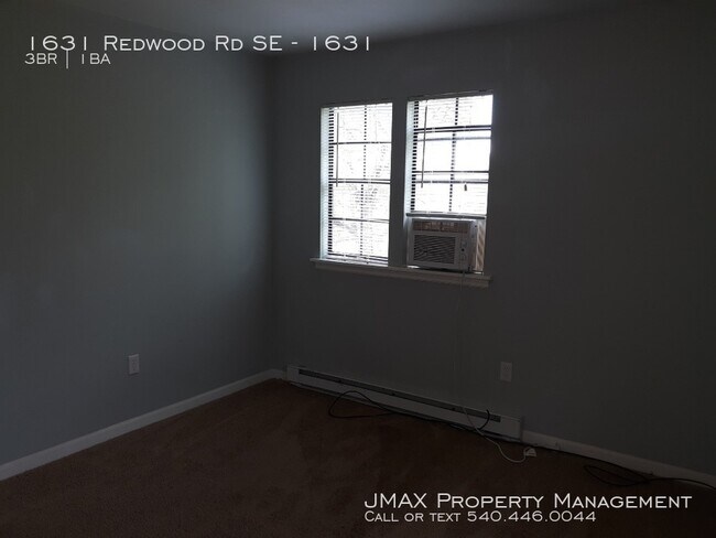 Building Photo - 3 Bedroom Duplex near Garden City