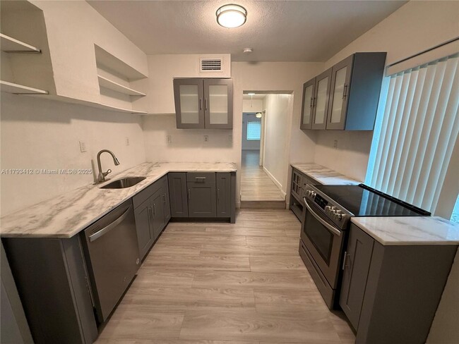 Foto del edificio - 1429 SW 23rd Terrace