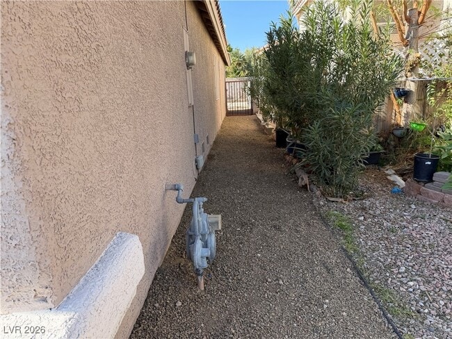 Building Photo - 2335 Bowstring Dr