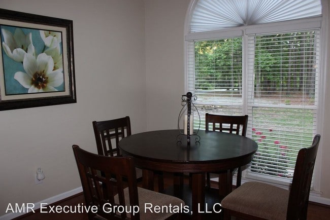 Building Photo - 3 br, 2 bath House - 294 Elmwood Dr