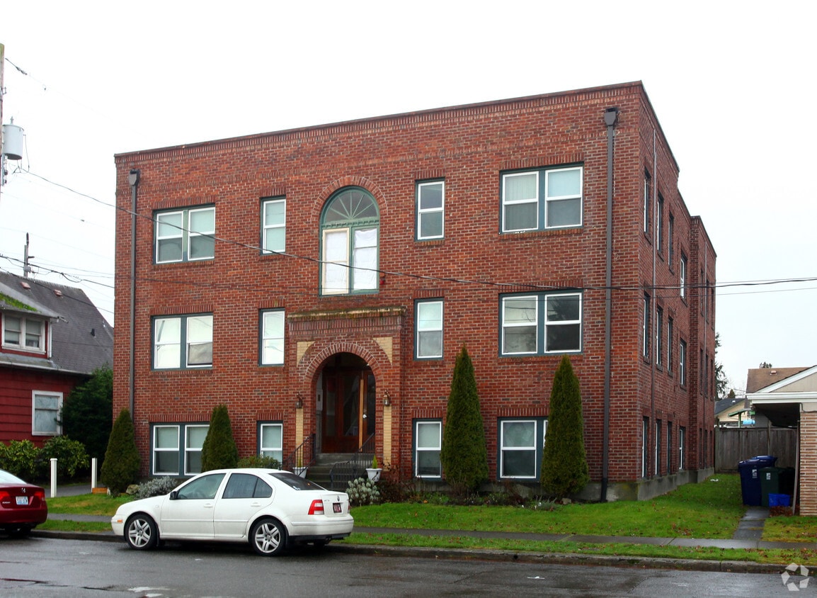 Primary Photo - Lincoln Apartments