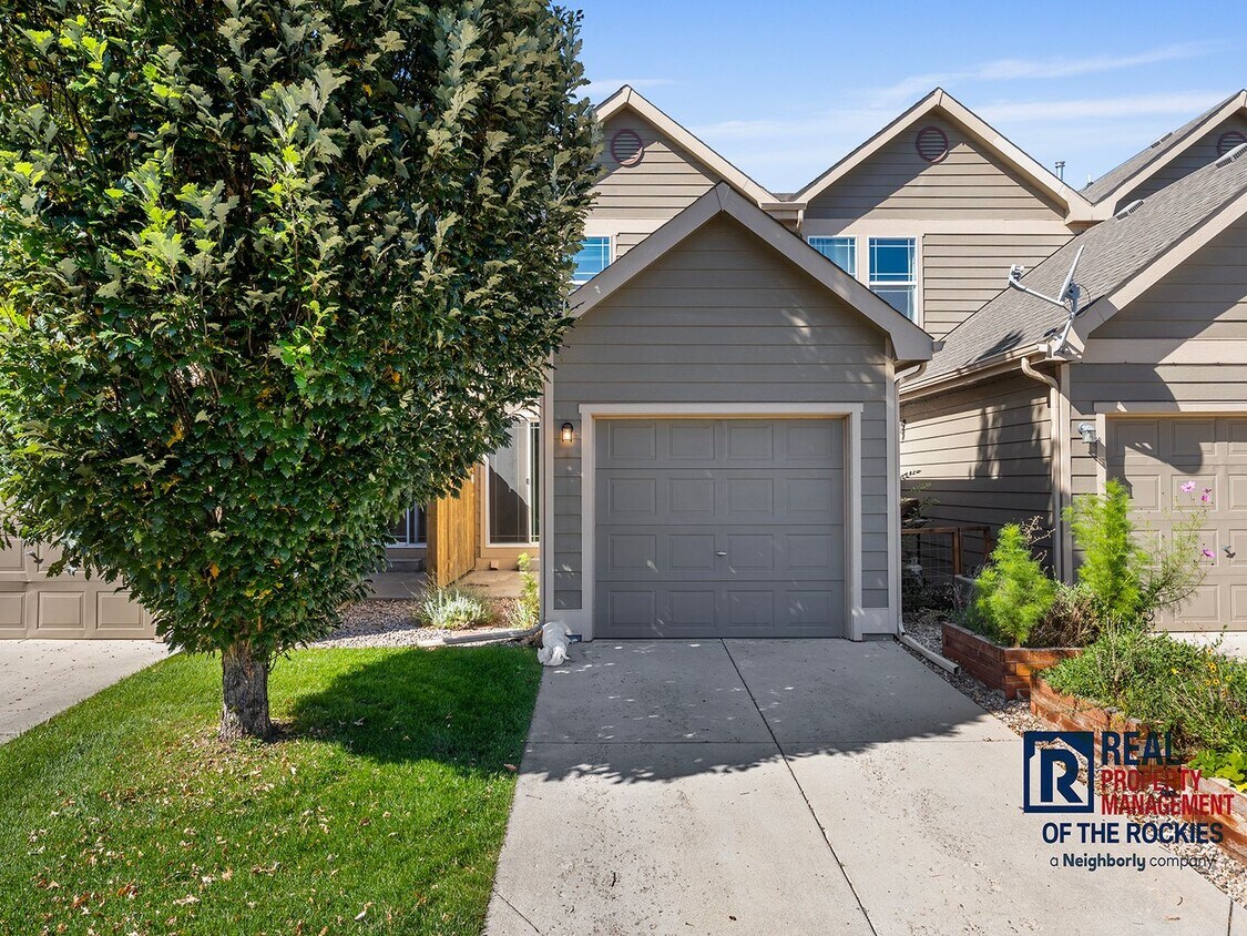 Foto principal - Beautiful 2 Bed 2.5 Bath Townhouse in West...