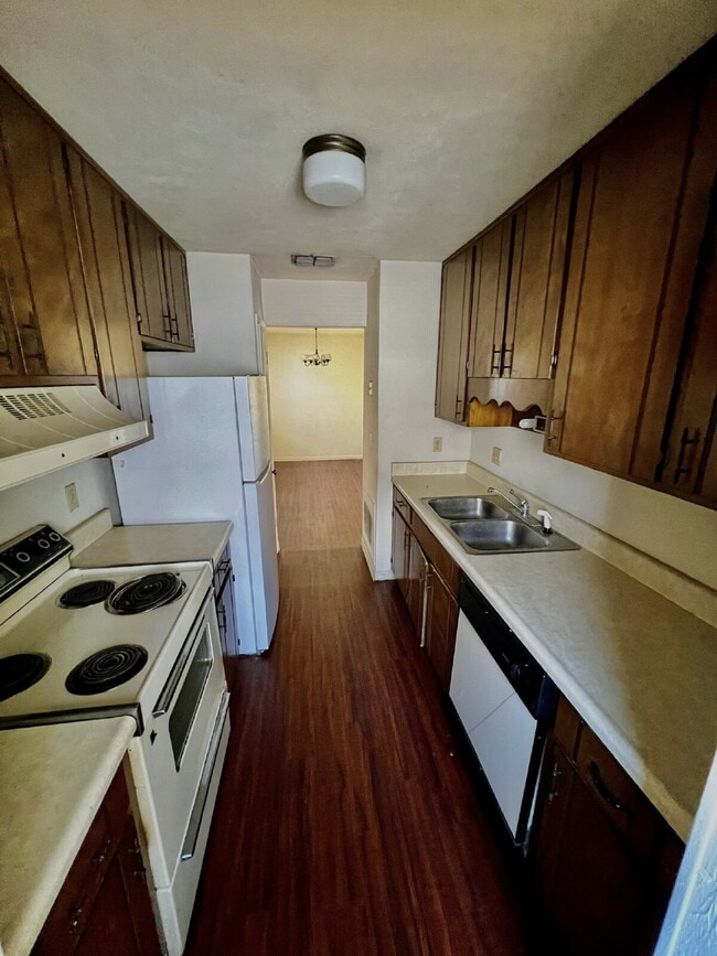 Photo - Spacious 2 Bedroom/1 Bath is located off of Hiliman Golf Course Apartment