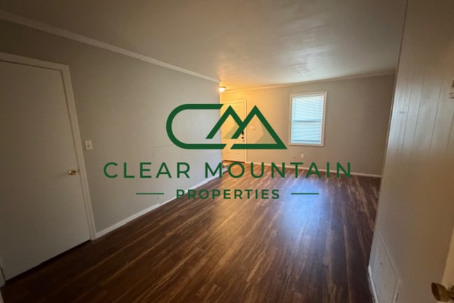 Building Photo - MOVE IN SPECIAL - Receive 1st month rent f...