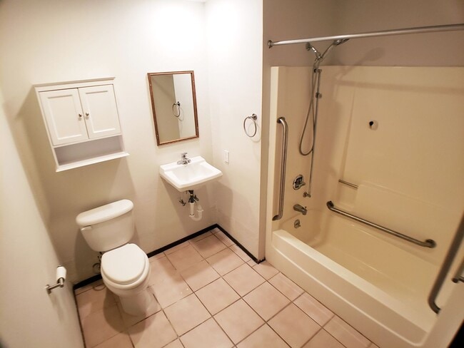 Foto del edificio - 1 Bedroom Apartment in Lonsdale