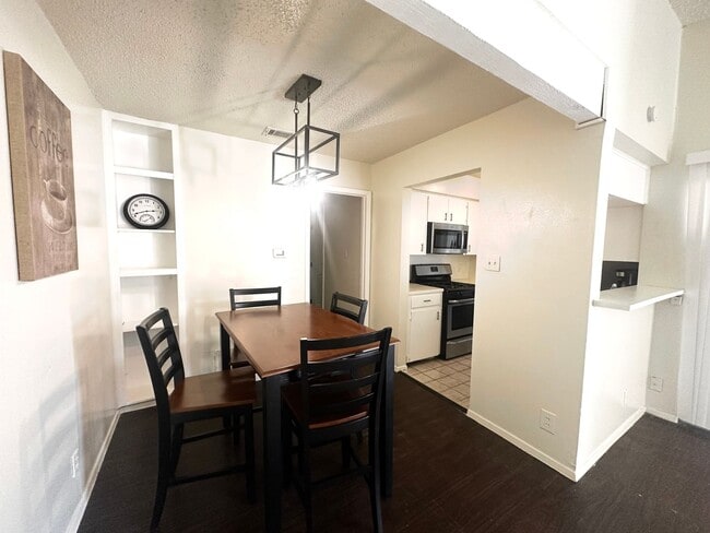 Building Photo - 2 Bed 1 Bath in Austin