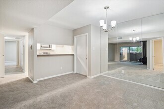 Building Photo - 3085 Walnut Bend Ln