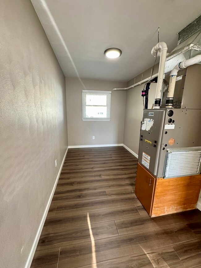 Building Photo - 910 4th Ave