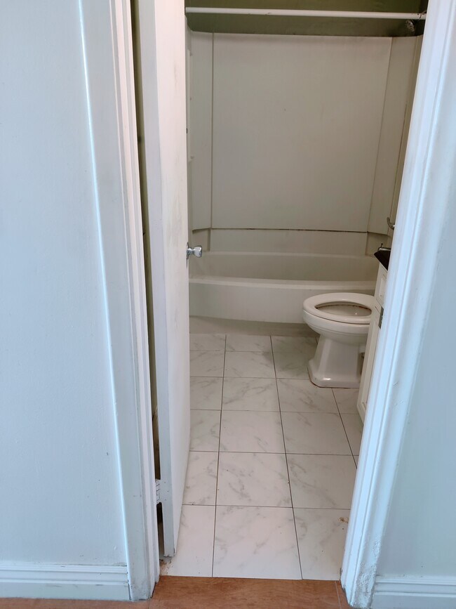 Foto del edificio - 2501 Riverside Dr