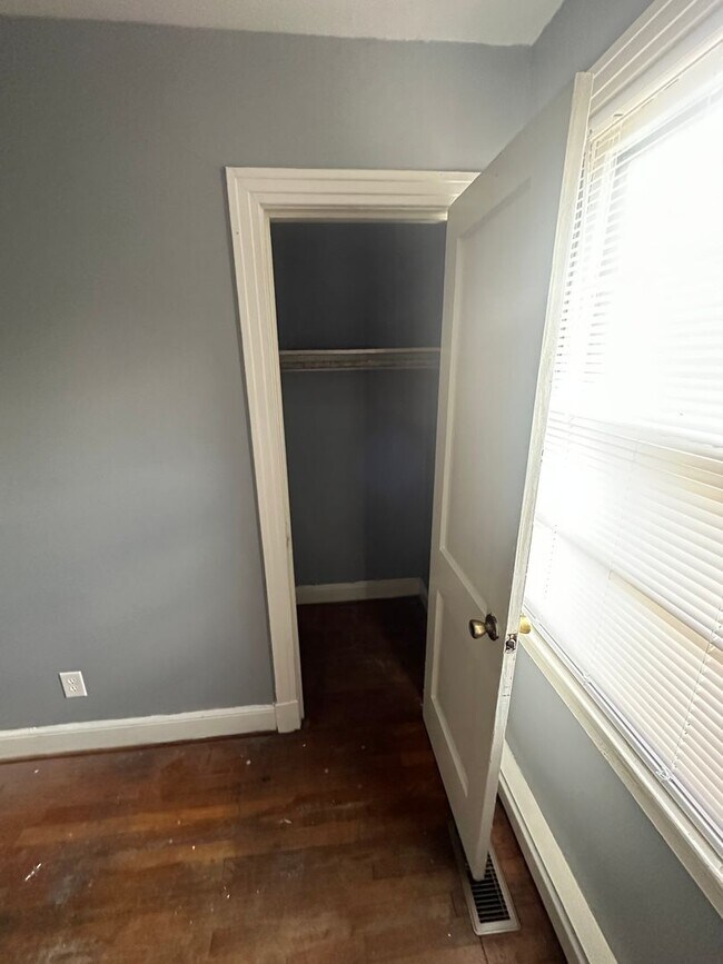 Building Photo - 3 bedroom house in Henrico! All electric c...
