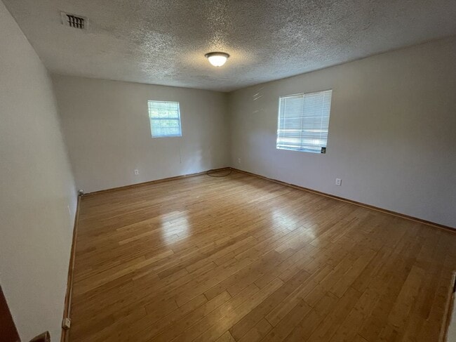 Foto del edificio - 3881 Strawberry Plains Rd