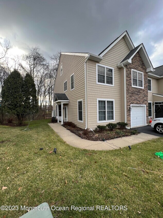 50 Amber Dr, Old Bridge, NJ 08857 Condo for Rent in Old Bridge, NJ