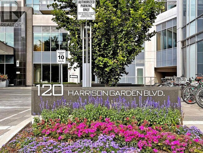 Photo du bâtiment - 120 Harrison Garden Blvd