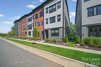 Building Photo - 424 Old Town Vlg Rd