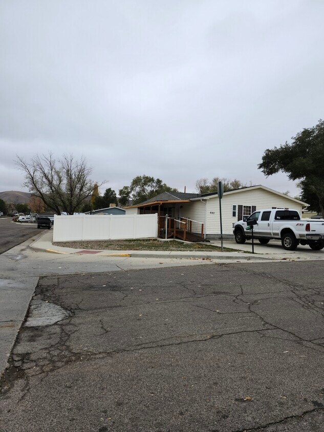 Foto principal - 680 Schultz St
