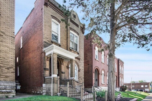 Building Photo - 3326 California Ave