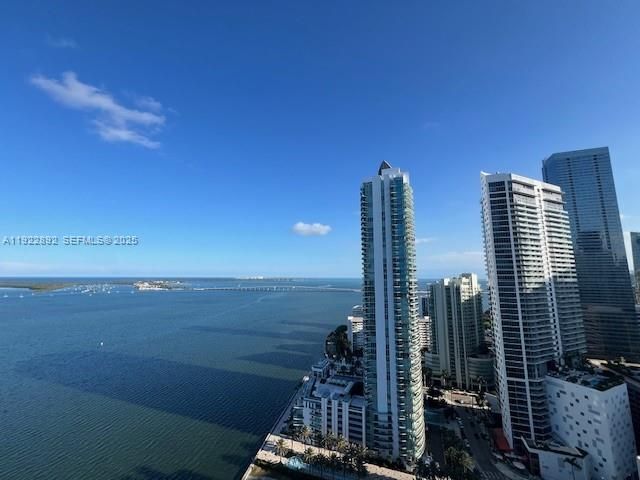 Foto principal - 1155 Brickell Bay Dr