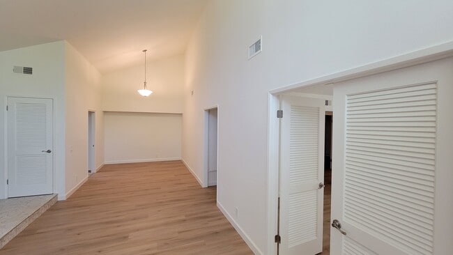 Foto del edificio - 18745 Paseo Picasso