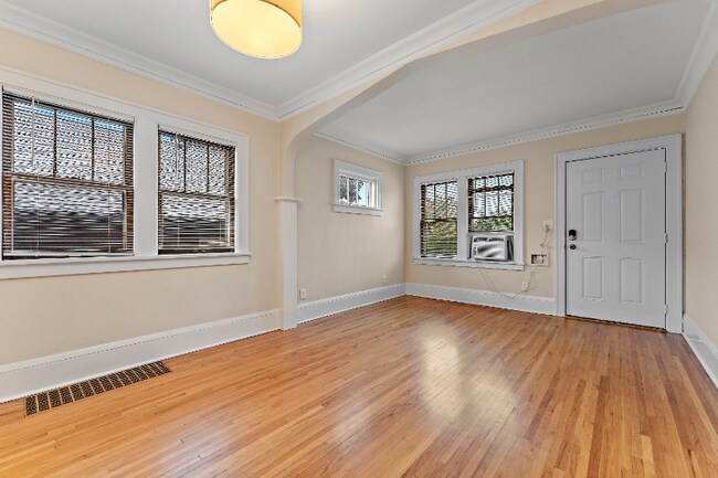 Foto del edificio - 1157 Charles Ave
