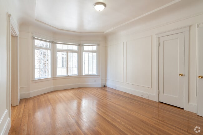 Living Area - 940 Hayes