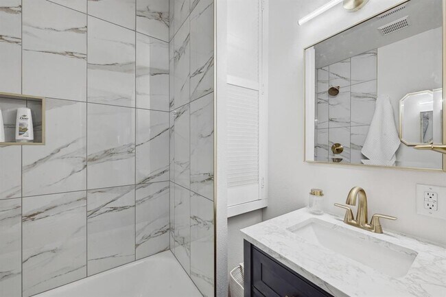 Foto del edificio - 2802 Whitis Ave