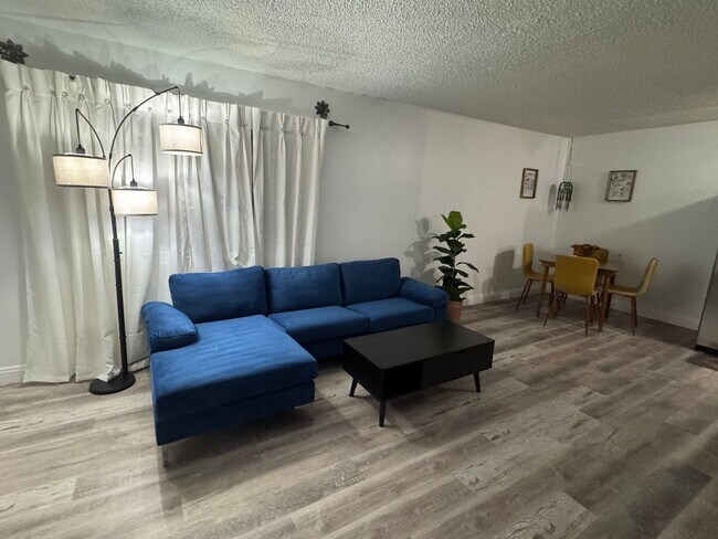 Foto del edificio - One bedroom, One bath. Downstairs unit. 89101