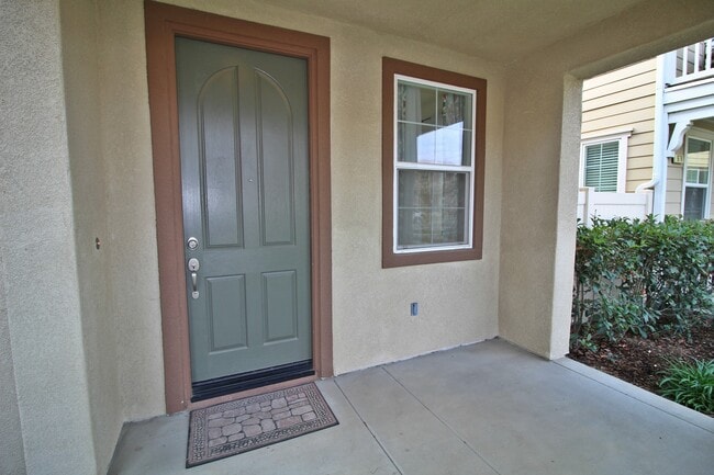 Foto del edificio - Oxnard | 3 bed + 2.5 bath single-family ho...