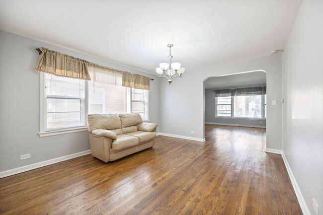 Foto del edificio - 5429 N Kimball Ave