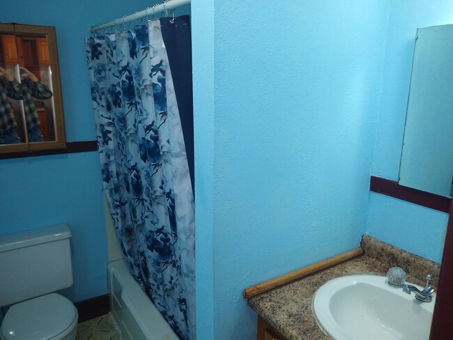 Bathroom - 100 W 6th St
