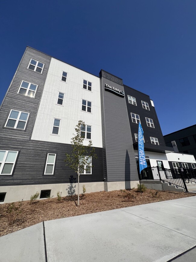 ¡Una hermosa comunidad de apartamentos en Eau Claire, Wisconsin! - The Eddy