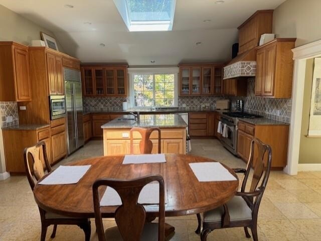 Foto del edificio - 102 Overhill Rd