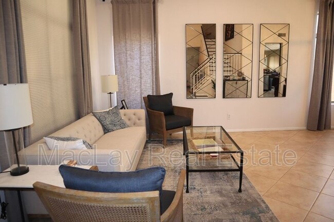 Building Photo - 4622 E Lavender Ln