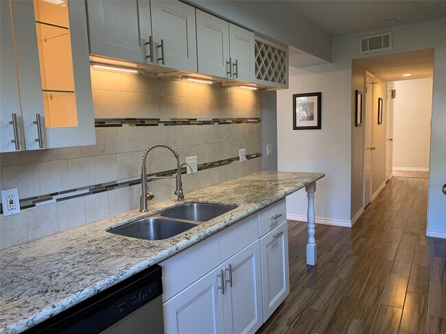 Building Photo - 13140 Trail Hollow Dr