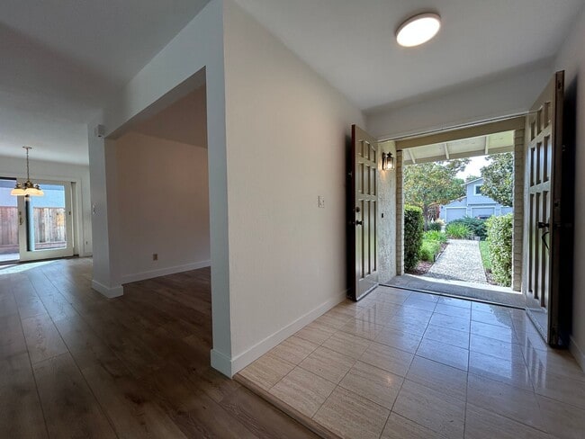 Building Photo - Spacious 4-Bedroom 2.5 Bath Single-Story H...