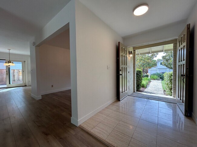 Foto del edificio - Spacious 4-Bedroom 2.5 Bath Single-Story H...