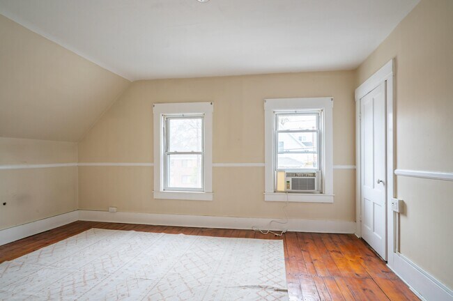 Building Photo - 459 Central St