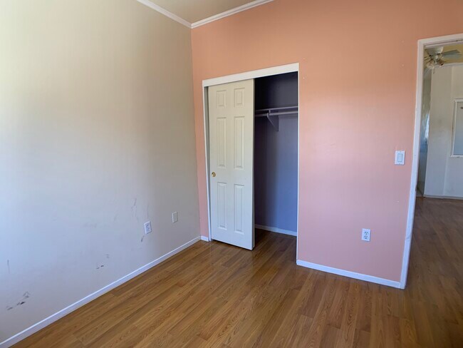 Building Photo - 2022 Howard Ave