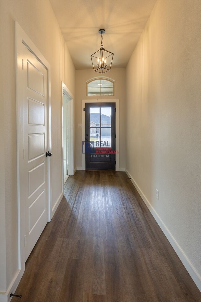 Building Photo - 124 Mesa Dr