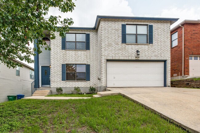 Foto del edificio - 4 Bedroom/2.5 Bath Raintree Subdivision