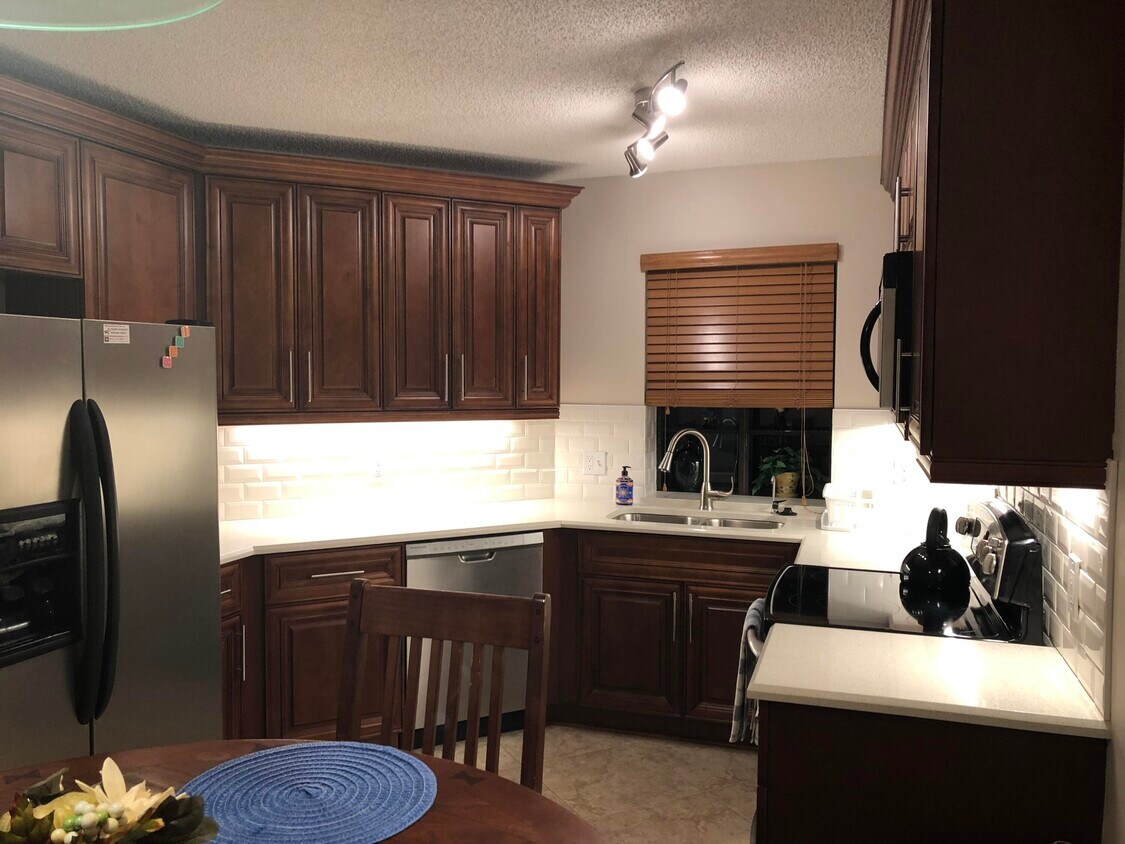 Foto principal - 5187 Europa Dr