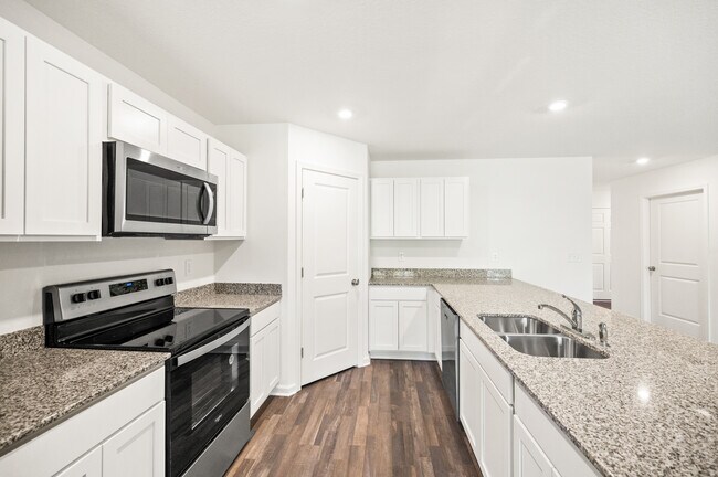 Foto del edificio - 21750 Sutherland Cir