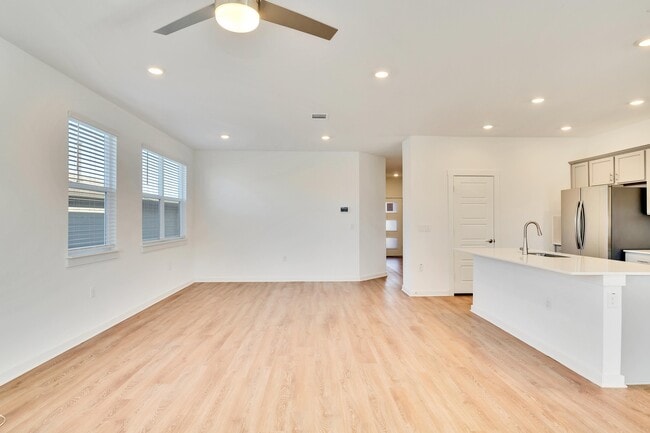 Building Photo - 13920 Lubeck Dr