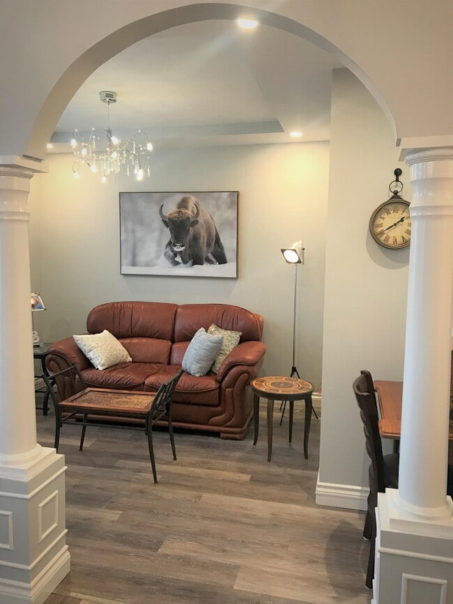 Building Photo - 242 Bridge St